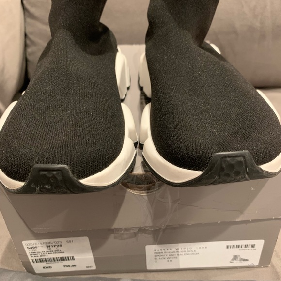 Balenciaga knit sneaker in black/white. Lightly worn. - Picture 6 of 15